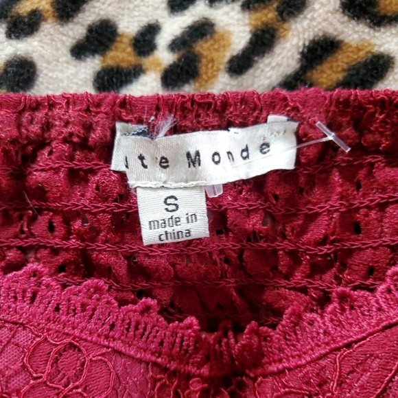 Haute Monde red lace Top - Picture 8 of 9
